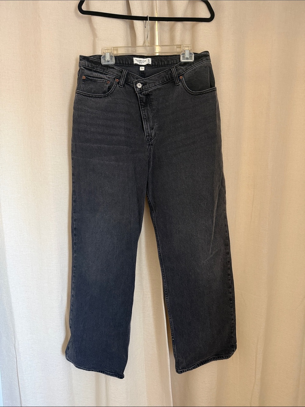Abercrombie & Fitch High-Rise Flare Jeans - Washed Black